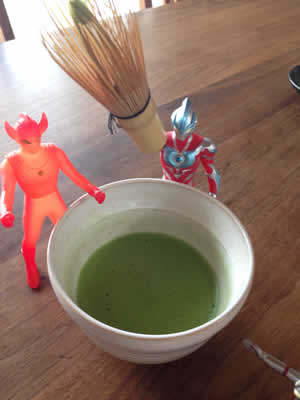 ウルトラマンでもお抹茶点てられます！